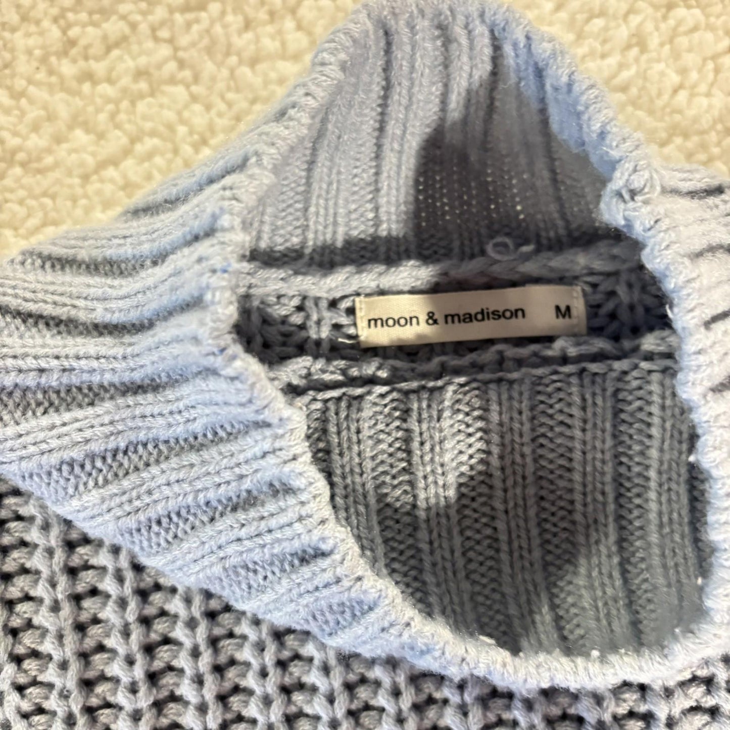 Moon & Madison Blue Puff Balloon Dot Sleeve Cropped Sweater Cozy Medium