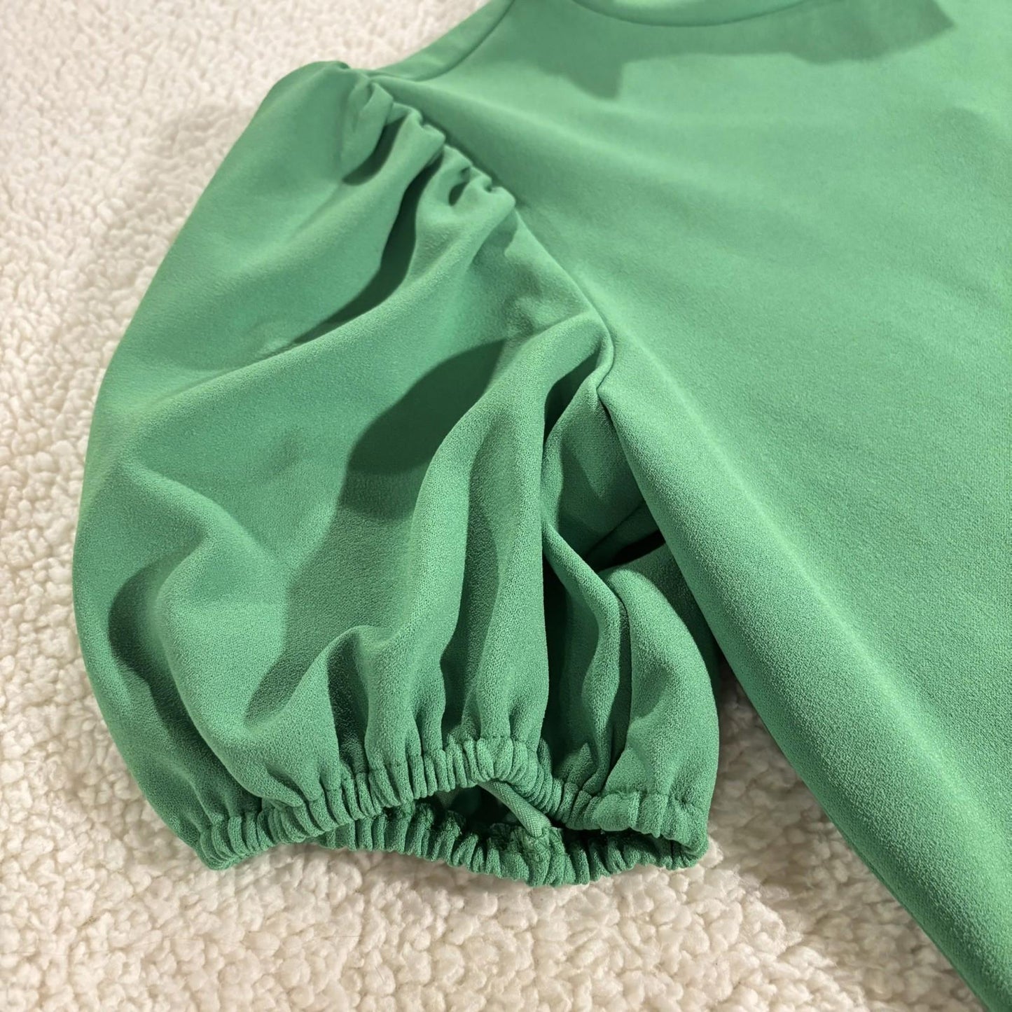 Ann Taylor Puff Sleeve Green Top Blouse Size M EUC Workwear Classic Preppy