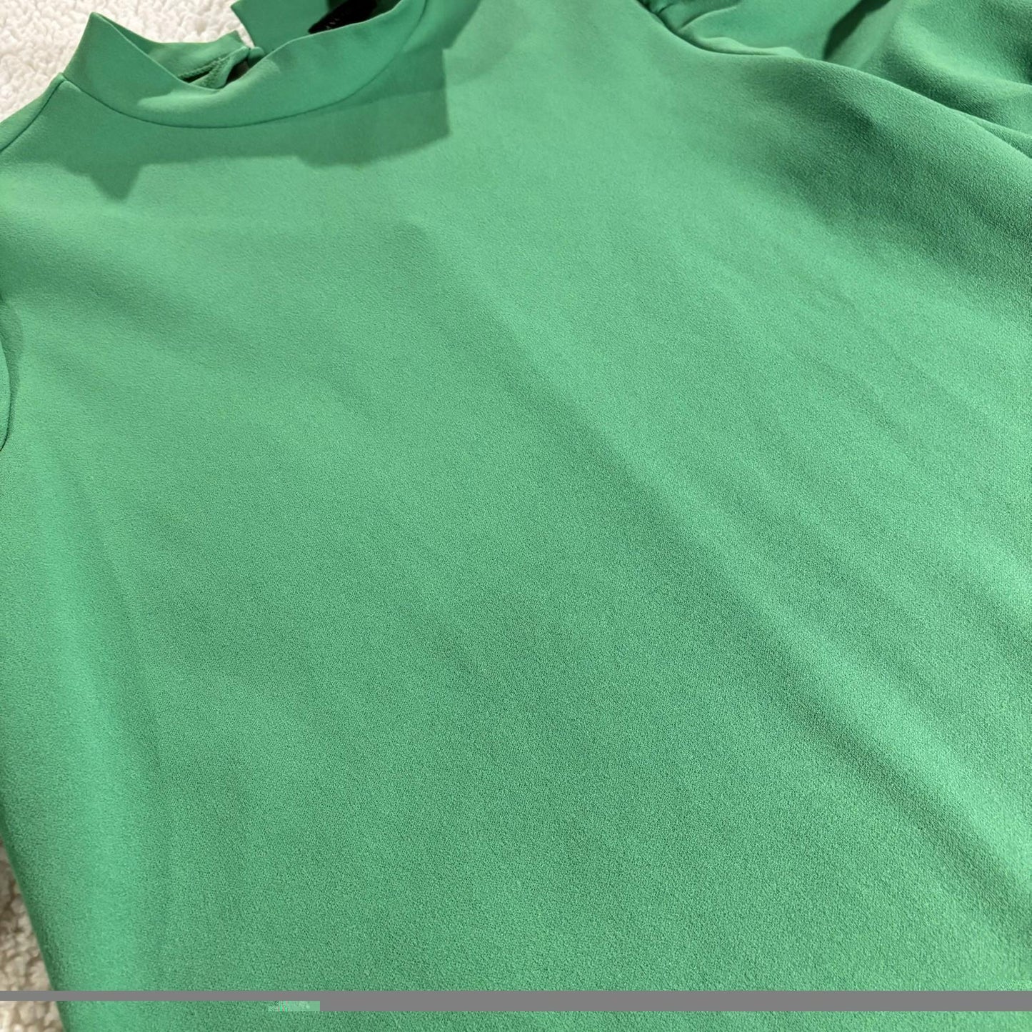 Ann Taylor Puff Sleeve Green Top Blouse Size M EUC Workwear Classic Preppy