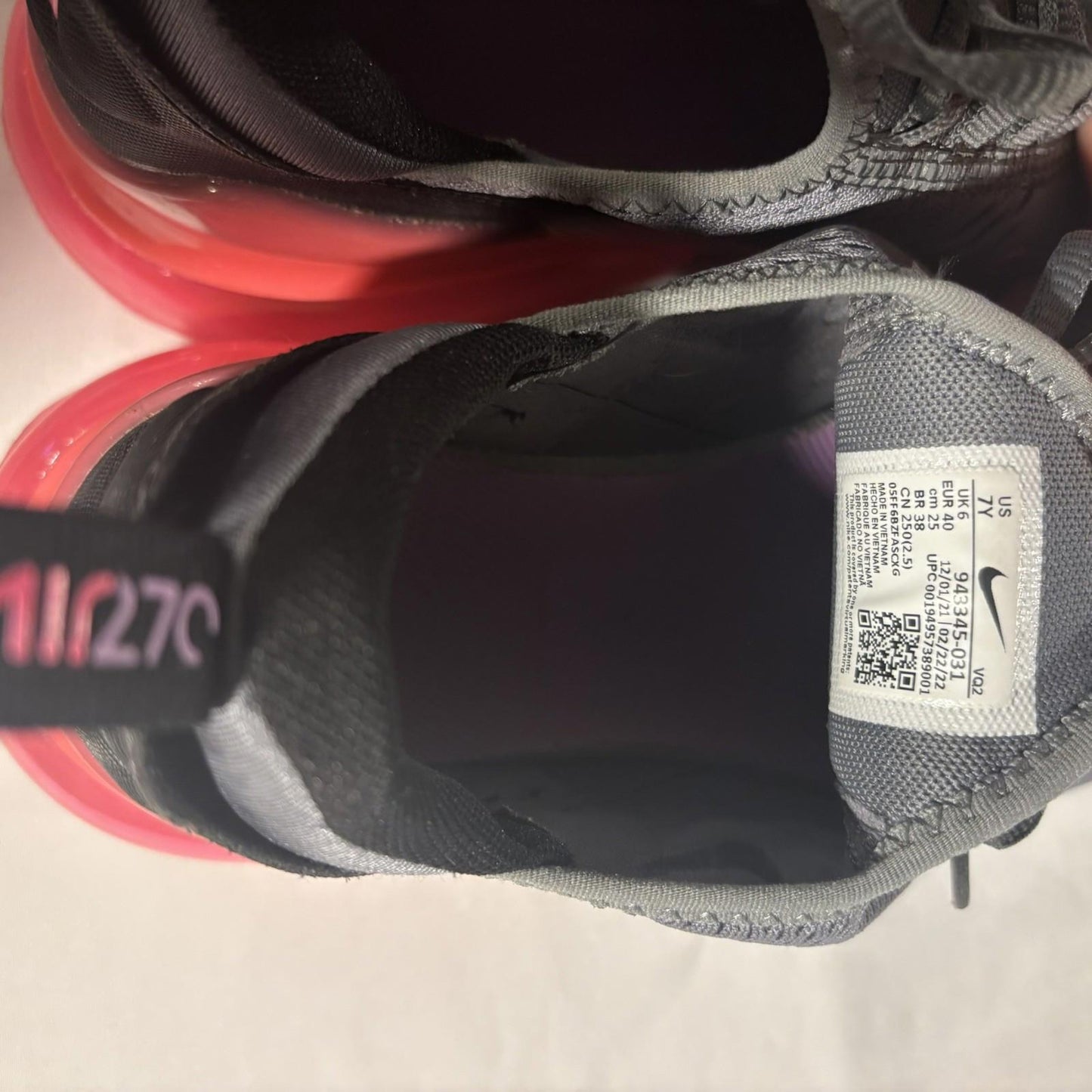 Nike Airmax 270 Smoke Grey/ Hyper Pink Sneakers 943345-031- SZ 7Y- 8.5 W